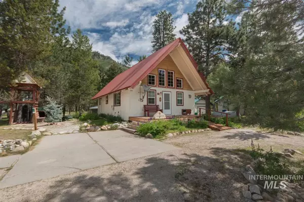 Lowman, ID 83637,18 E River Drive