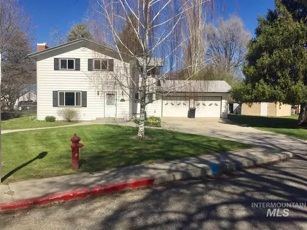 202 W 3rd St, Shoshone, ID 83352-0000