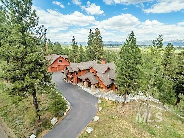 450 Blackhawk Lake Dr, Mccall, ID 83638