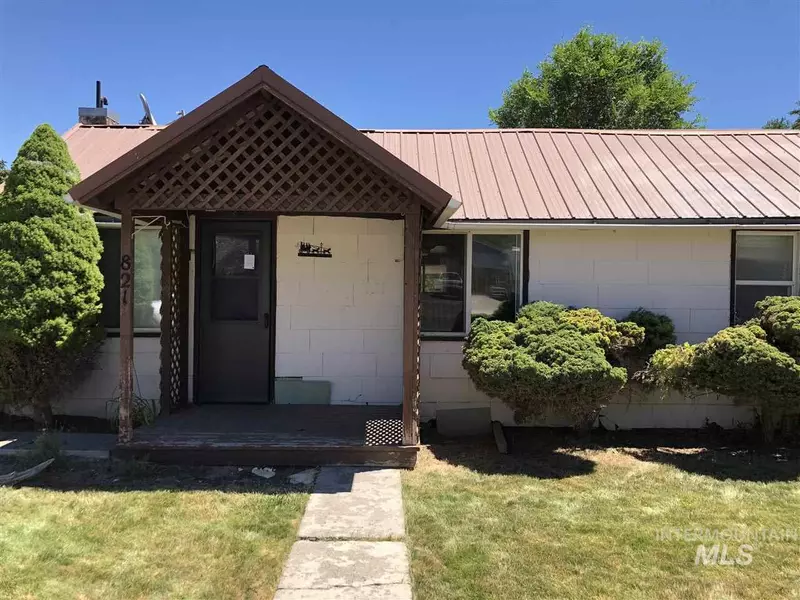 821 Idaho Ave, Filer, ID 83328