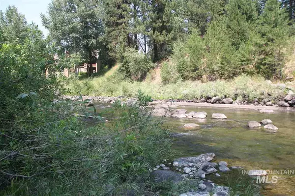 Mccall, ID 83638,439 Rio Vista Blvd.