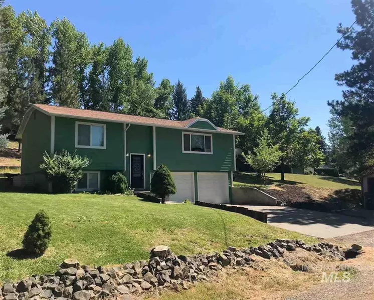 215 Monica St, Troy, ID 83871