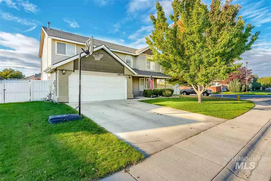 1823 W Camelot Dr, Nampa, ID 83651-8815