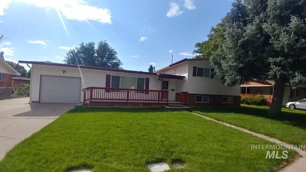 1115 N 6th E, Mountain Home, ID 83647