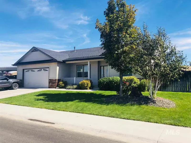 1740 NE Cinder Loop, Mountain Home, ID 83647