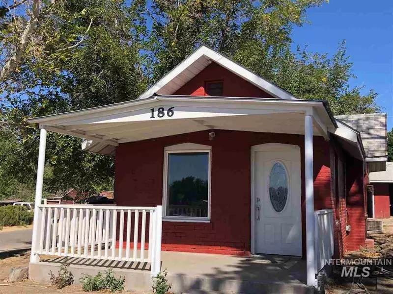 186 W 2nd Ave, Glenns Ferry, ID 83623