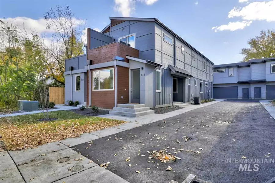241 E 36th St, Garden City, ID 83714