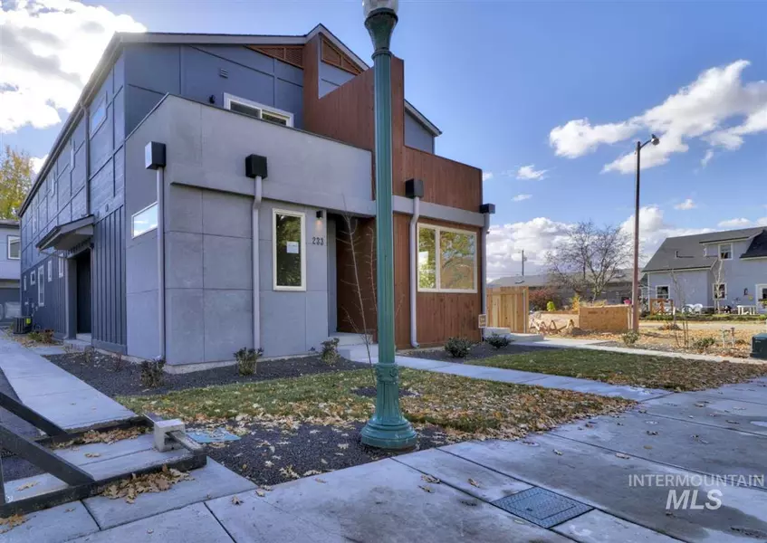 233 E 36th St, Garden City, ID 83714