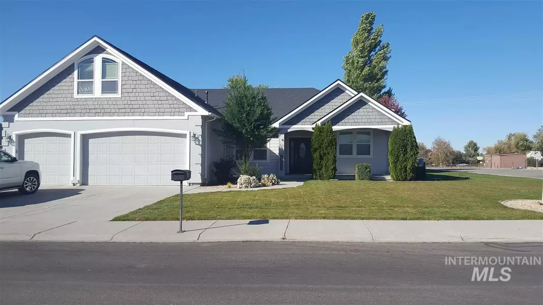 465 NE Greystone Loop, Mountain Home, ID 83647