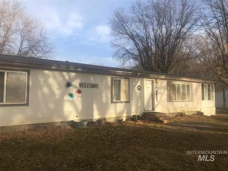 420 W 4th, Glenns Ferry, ID 83623
