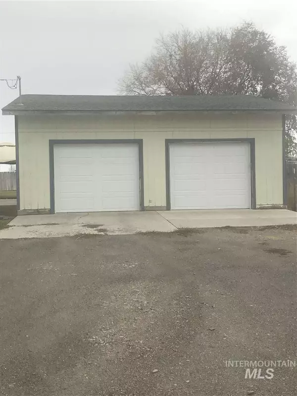 Buhl, ID 83316,1417 E 4225 N