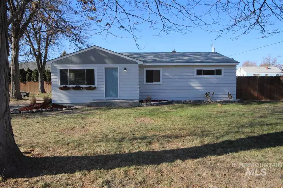 209 N 1st St W, Homedale, ID 83628