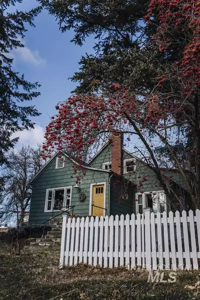 254 W Walnut Street, Genesee, ID 83832