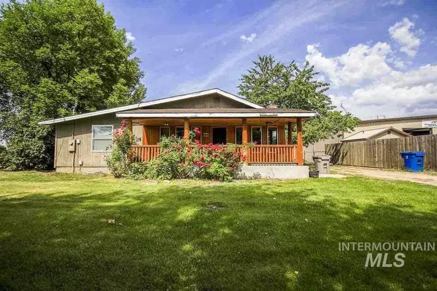 1105 N 39th St, Nampa, ID 83687