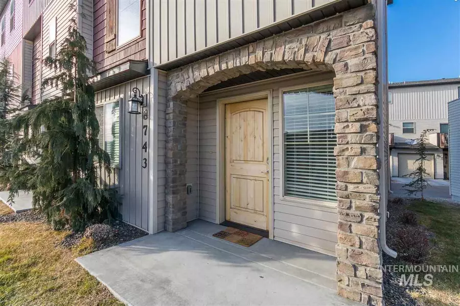 8743 W Pine Valley Ln, Boise, ID 83709