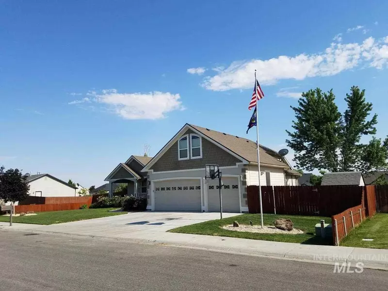 385 NE Greystone Loop, Mountain Home, ID 83647