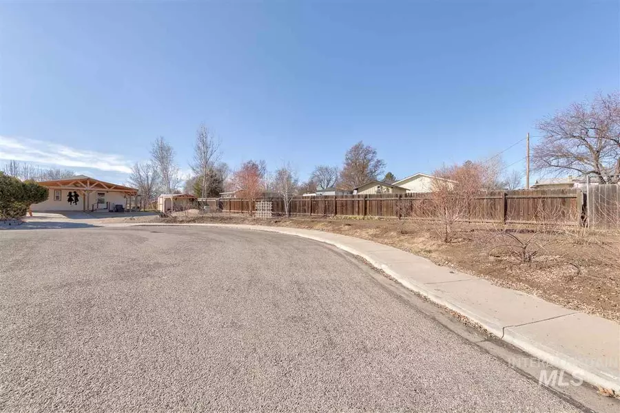 1800 Heitz Ave, Fruitland, ID 83619-2000