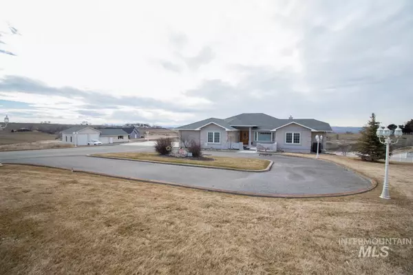 4925 Canal Ln, Fruitland, ID 83619