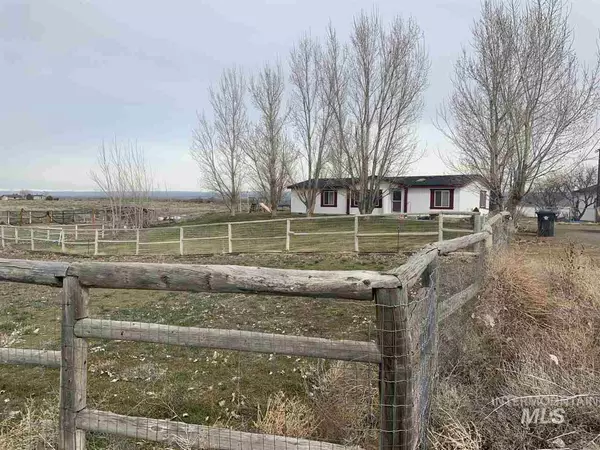 1674 E 1700 S, Gooding, ID 83330-1003