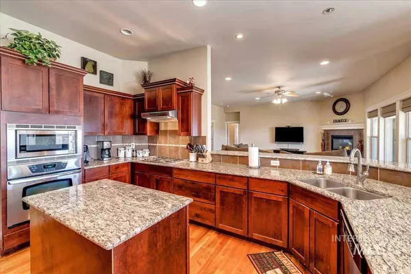 Kuna, ID 83634,12155 Dynamite