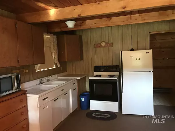 Lowman, ID 83637,6 Pine Drive