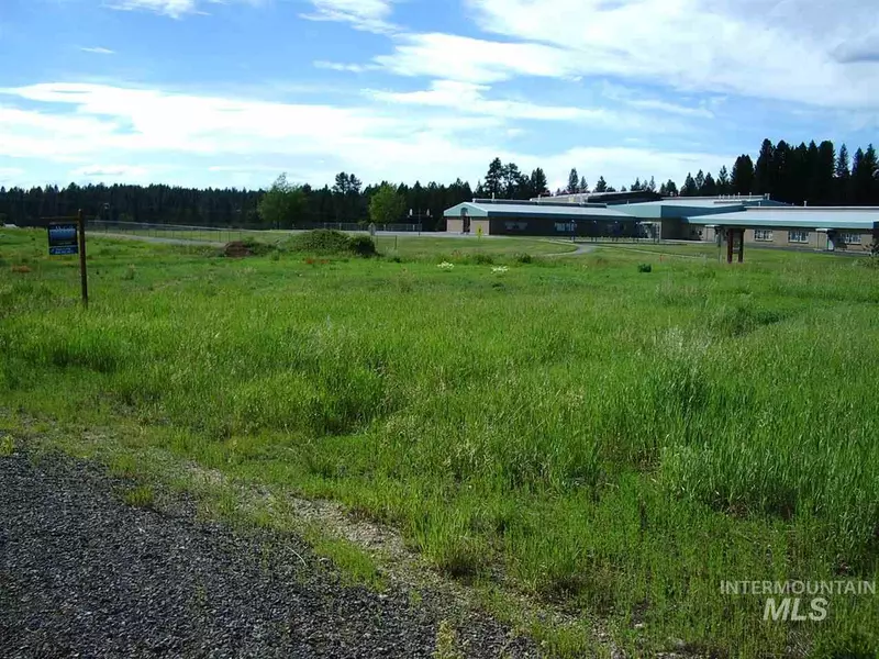 671 Fox Lane, Mccall, ID 83638-9999