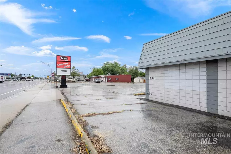 3933 W Chinden Blvd, Garden City, ID 83714