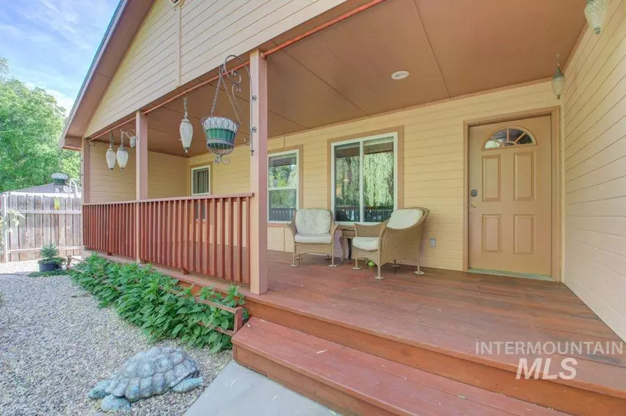 817 N 11th St, Payette, ID 83661