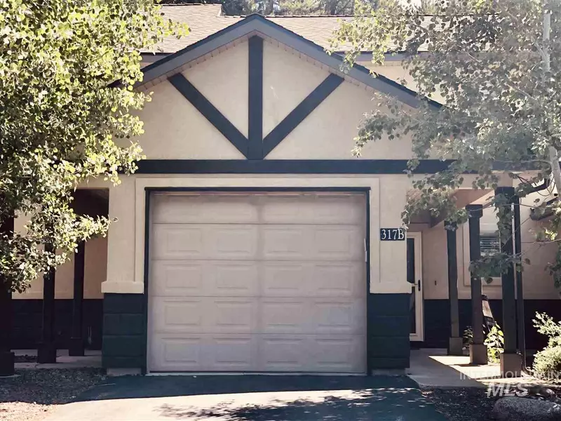 317 N Mission St, Mccall, ID 83638