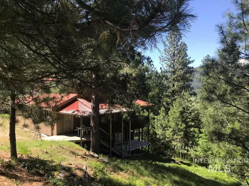 481 Collier View Rd, Cascade, ID 83611