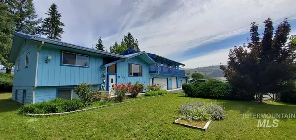 722 12th St, Kamiah, ID 83536