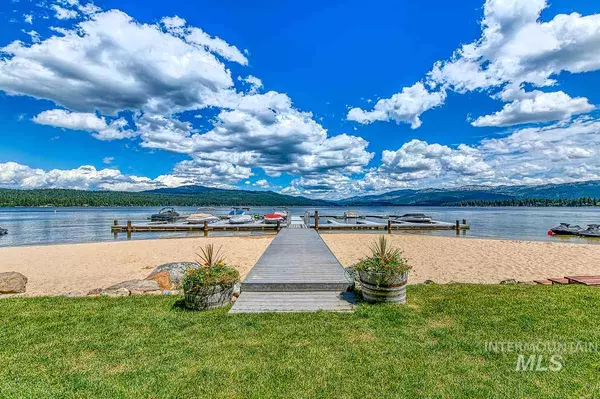 Mccall, ID 83638,221 W Lake St