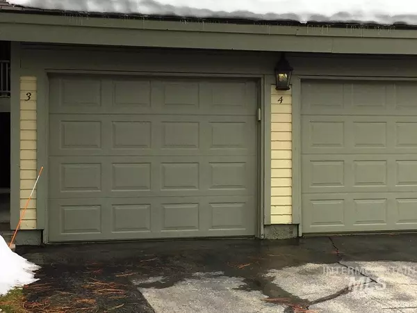 Mccall, ID 83638,1502 Mill Road