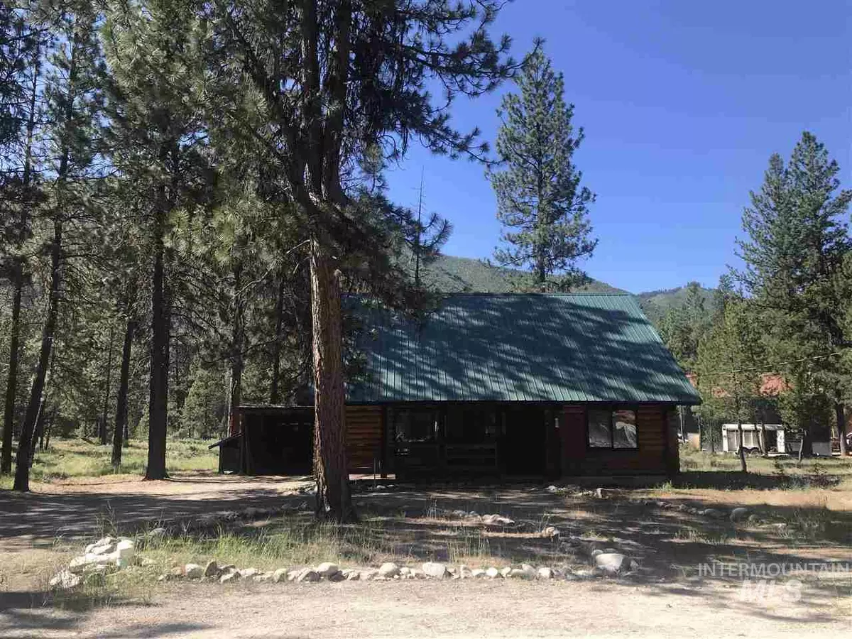 Lowman, ID 83637,17 E River Drive