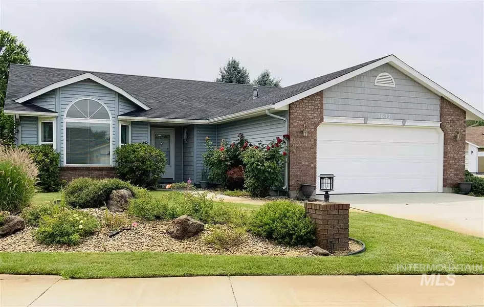 5837 N Oasis Dr, Garden City, ID 83714