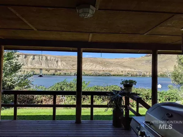 King Hill, ID 83633,1882 E Little Basin Rd.