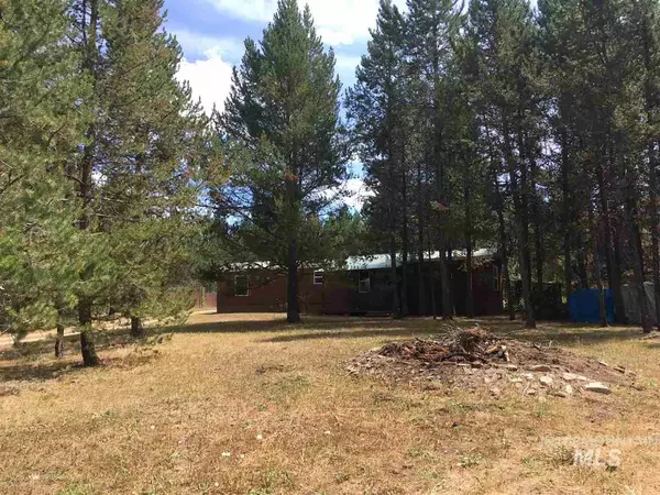 83 W Prospector Dr, Cascade, ID 83611