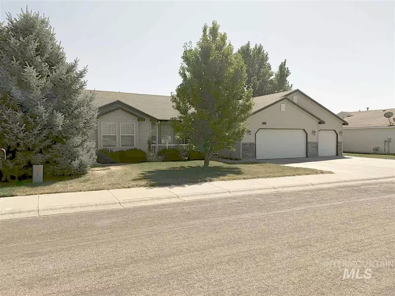 460 NW Heron, Mountain Home, ID 83647