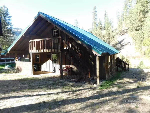 1050 E Paradise Dr,  Pine,  ID 83647