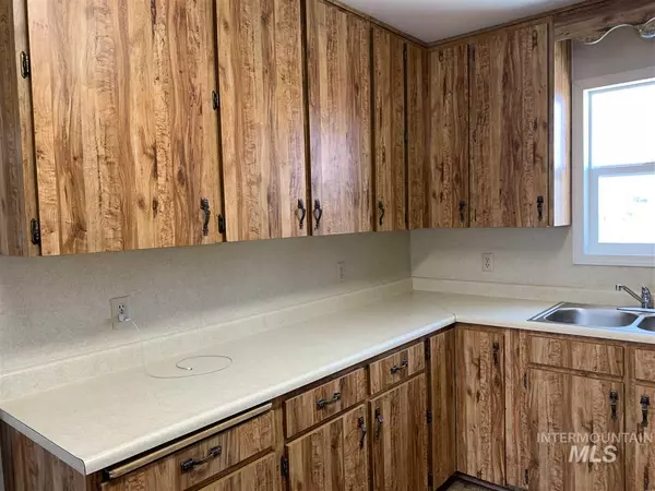 Wendell, ID 83355,460 N Lewiston St