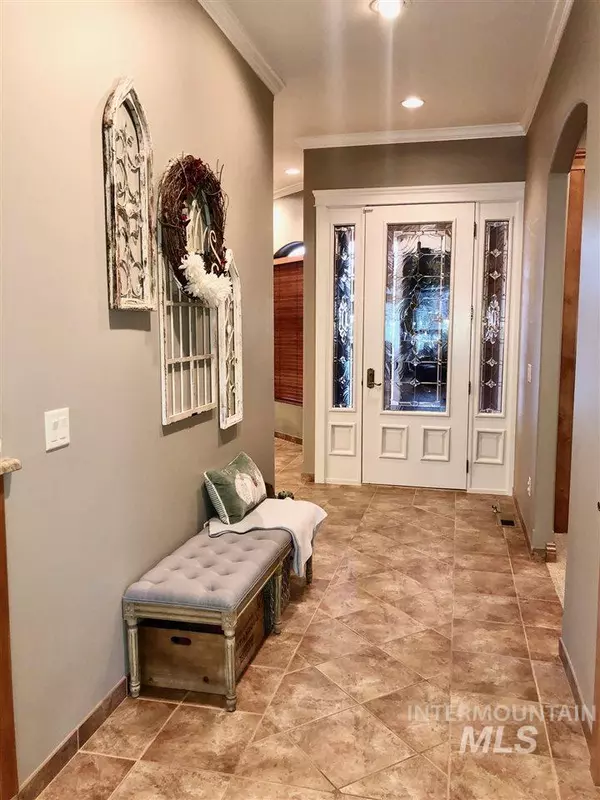 Asotin, WA 99402,16 Snake River Road