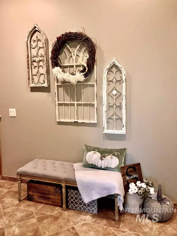 Asotin, WA 99402,16 Snake River Road