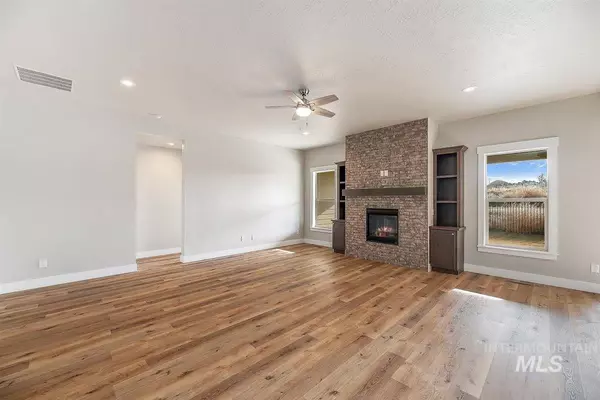 Nampa, ID 83686,2950 E Snake River Dr.