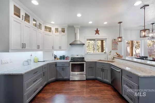 Mccall, ID 83638,1720 Gladys Ln.