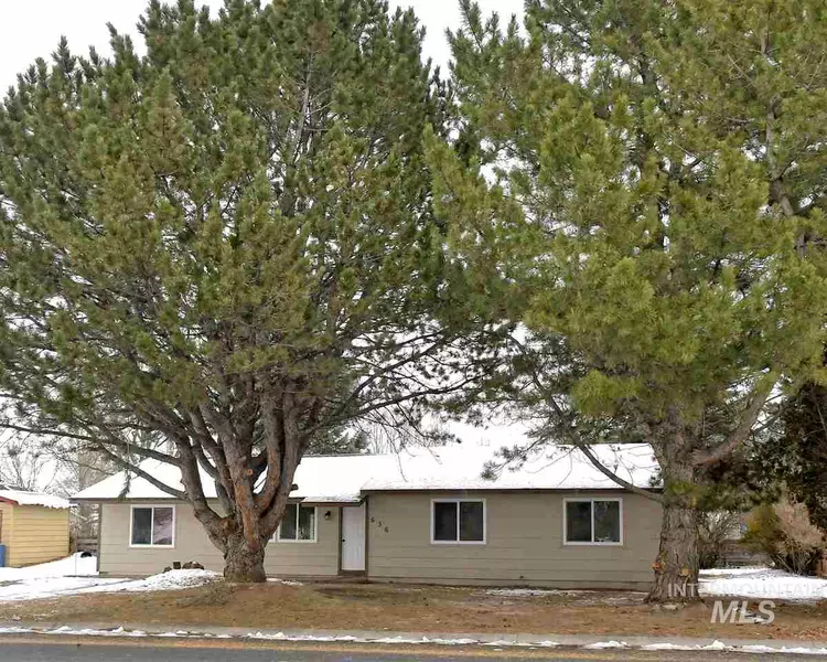 636 Main St N, Hansen, ID 83334
