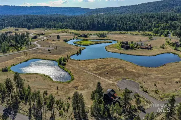 10 Owleclover Ln, Mccall, ID 83638