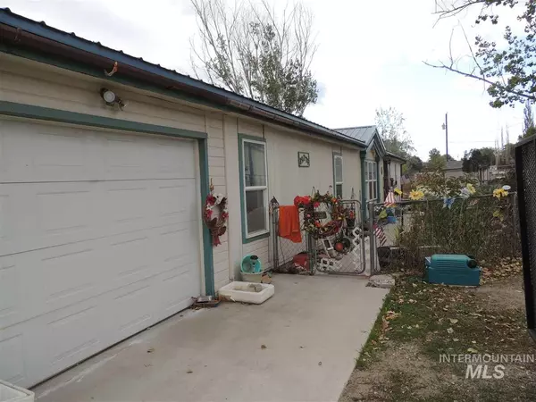 19273 Cathie Dr, Caldwell, ID 83605