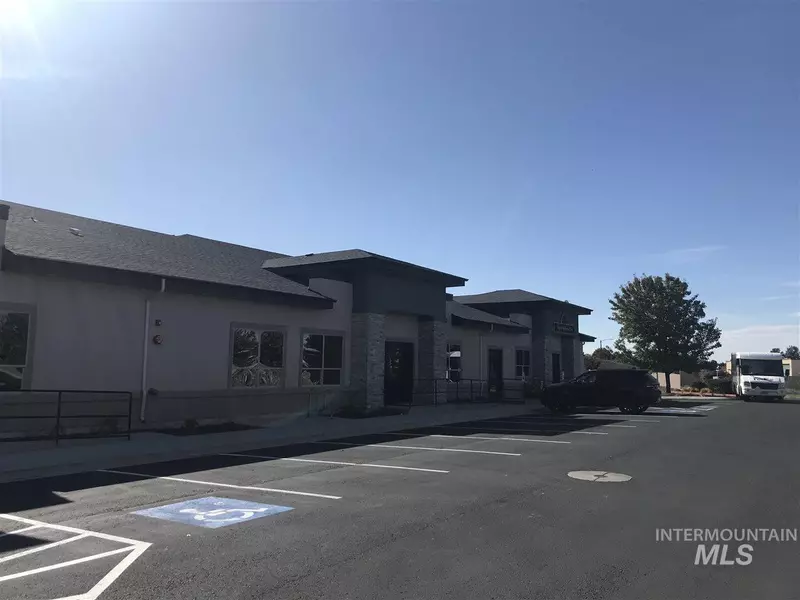 5655 N Glenwood St., Garden City, ID 83714