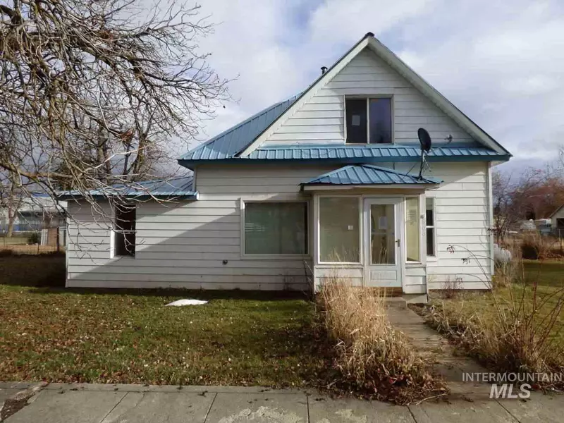 609 Oak Street, Nezperce, ID 83543
