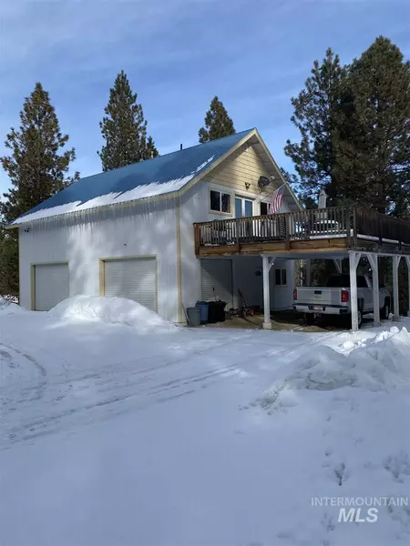 157 Pine Valley Dr, Cascade, ID 83611